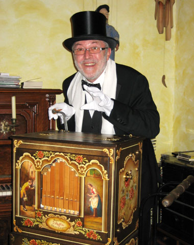Michael Scheck mit Drehorgel